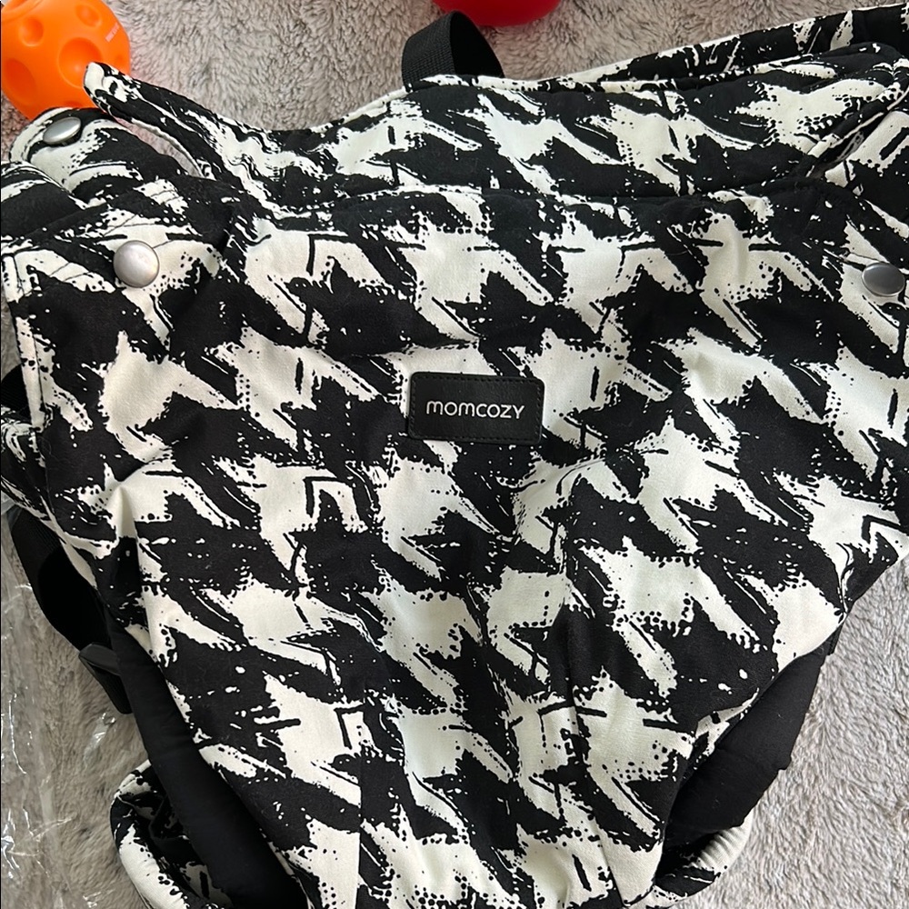 BRAND NEW/ never worn. 
Momcozy Black and White Kids Accessory